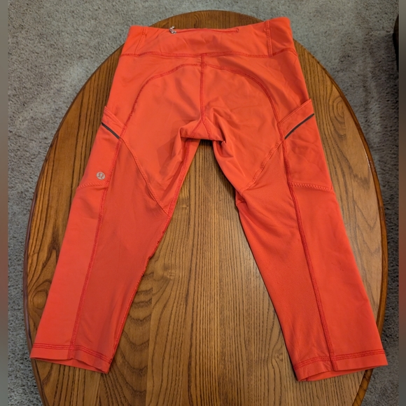 Lululemon Orange Capri Leggings, Size 4 - Picture 6 of 8